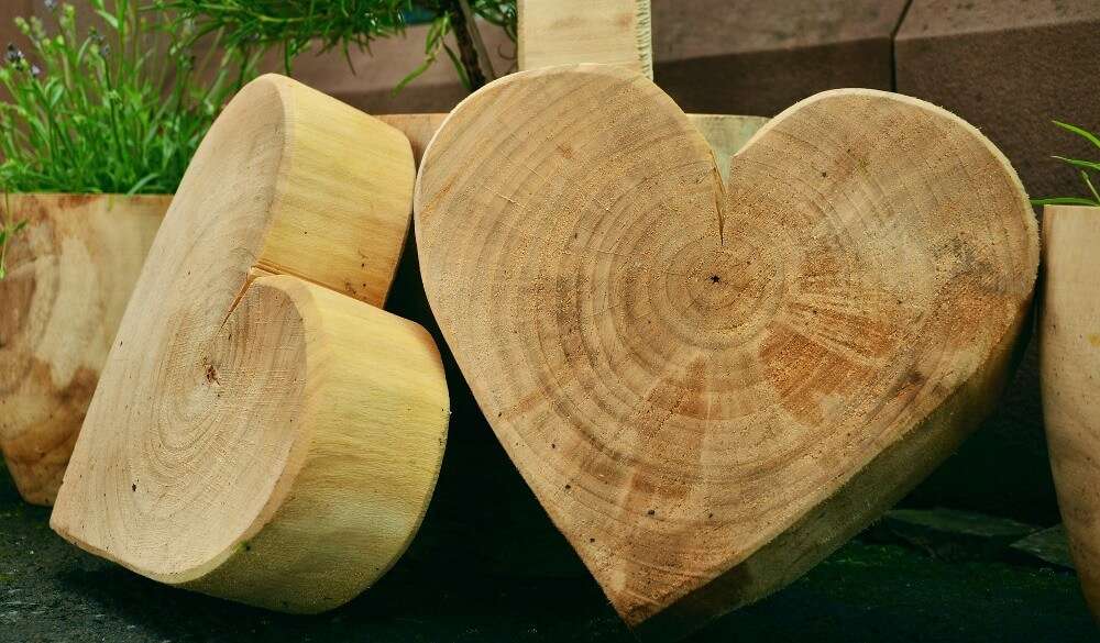 cuori creato x te (1) Cuori in legno ricavati e levigati a mano da tronchi di albero