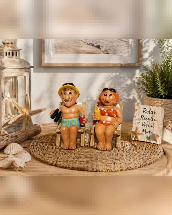 Coppia di Statuette "Turisti al Sole" – Miniature Simpatiche in Resina
