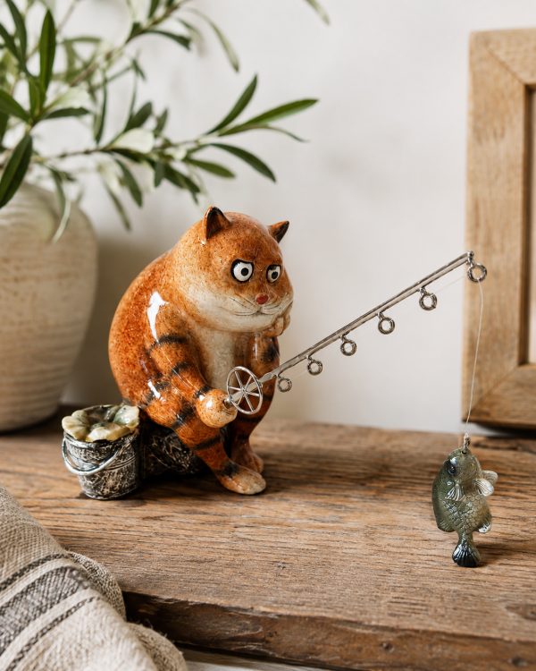 Statuina Gatto Pescatore in Resina – Scultura Collezionabile "Funny Cats"