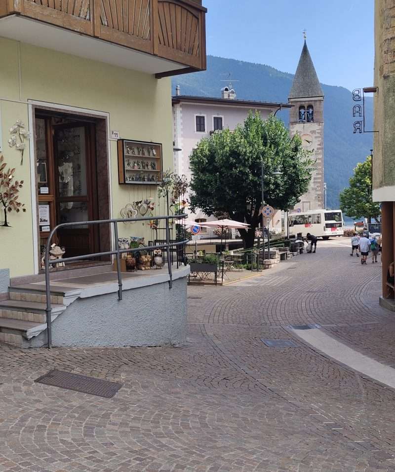 Il negozio Creato x te in Piazza Marconi a Molveno