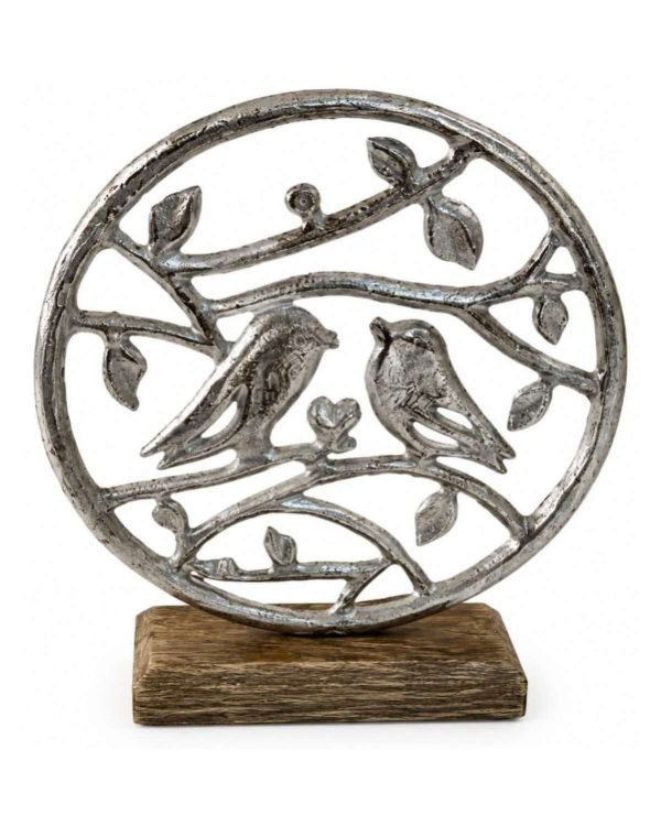 Scultura circolare in alluminio con due uccellini su un ramo, su base in legno