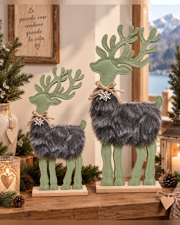 Renna Natalizia in Feltro e Pelliccia Sintetica – Decorazione di Natale Nordic Style su Base in Legno