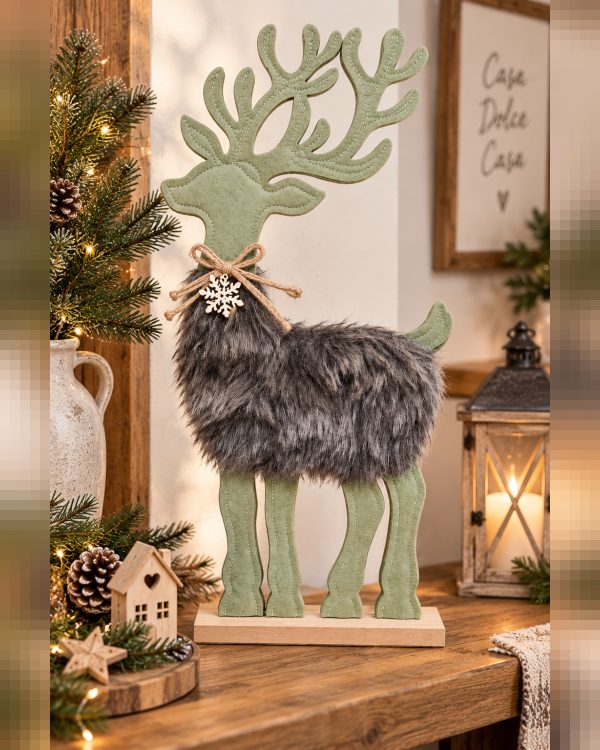 Renna Natalizia in Feltro e Pelliccia Sintetica – Decorazione di Natale Nordic Style su Base in Legno